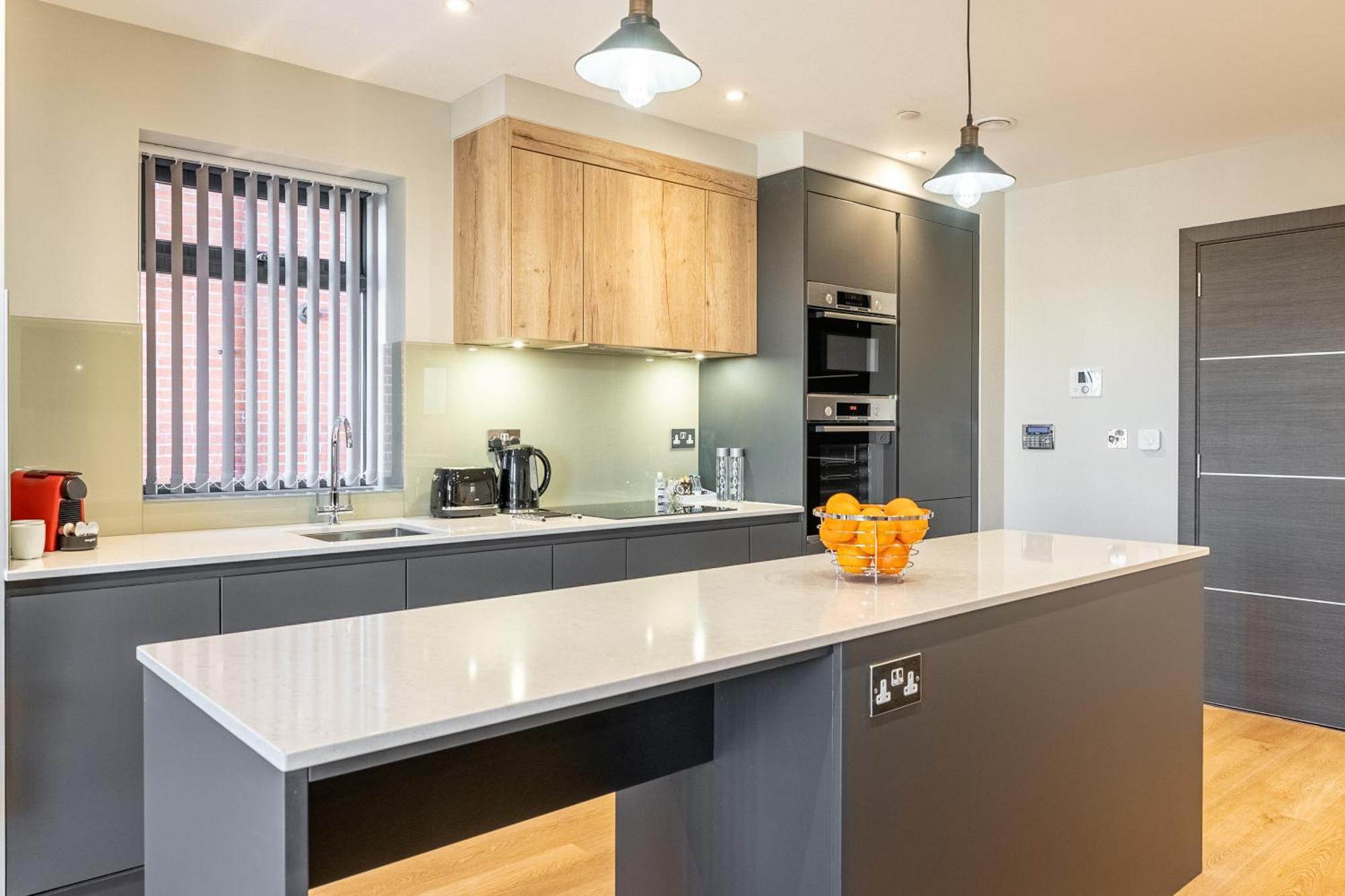 Bond House By Celador Apartments Рединг Екстериор снимка