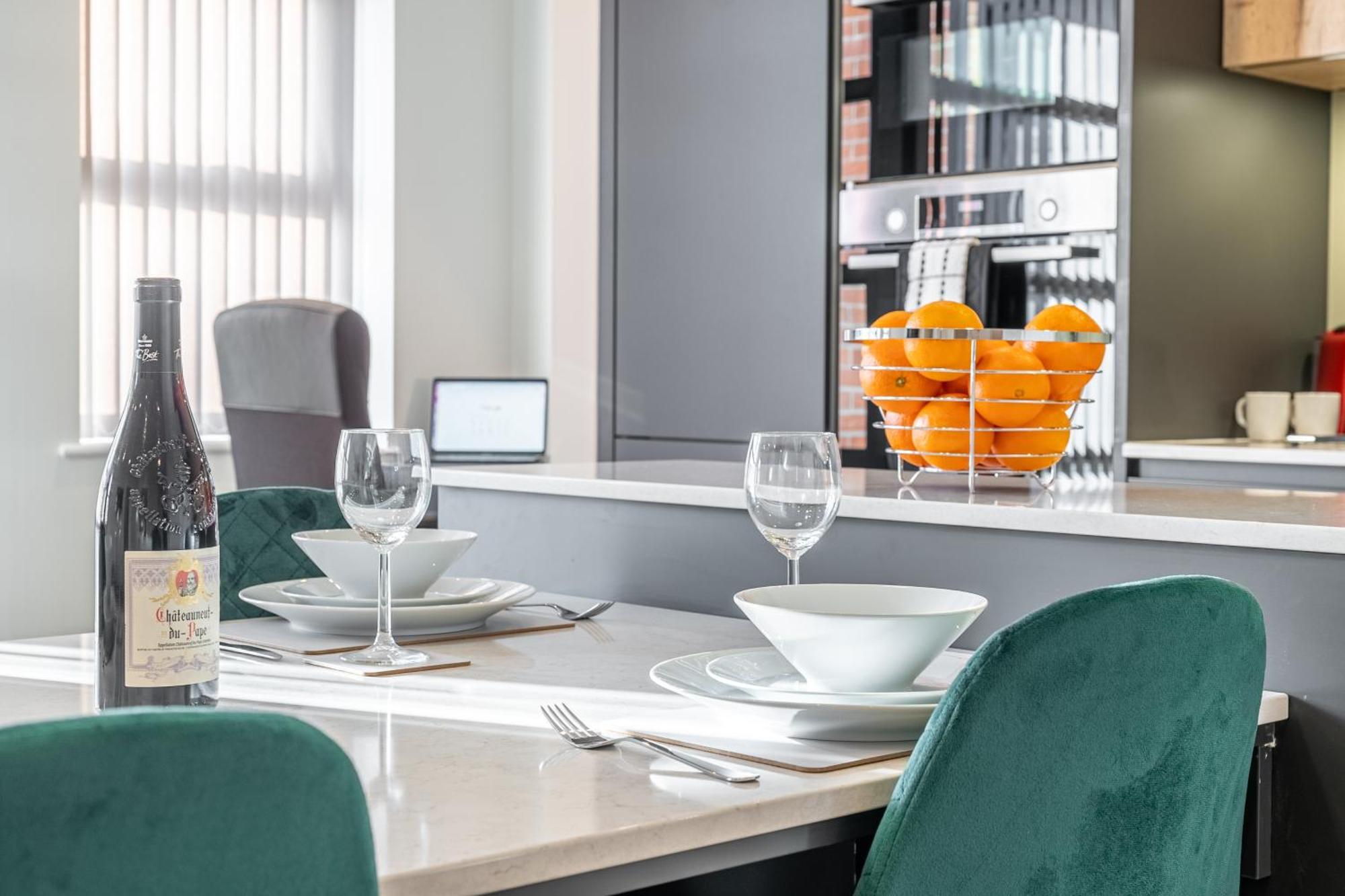 Bond House By Celador Apartments Рединг Екстериор снимка