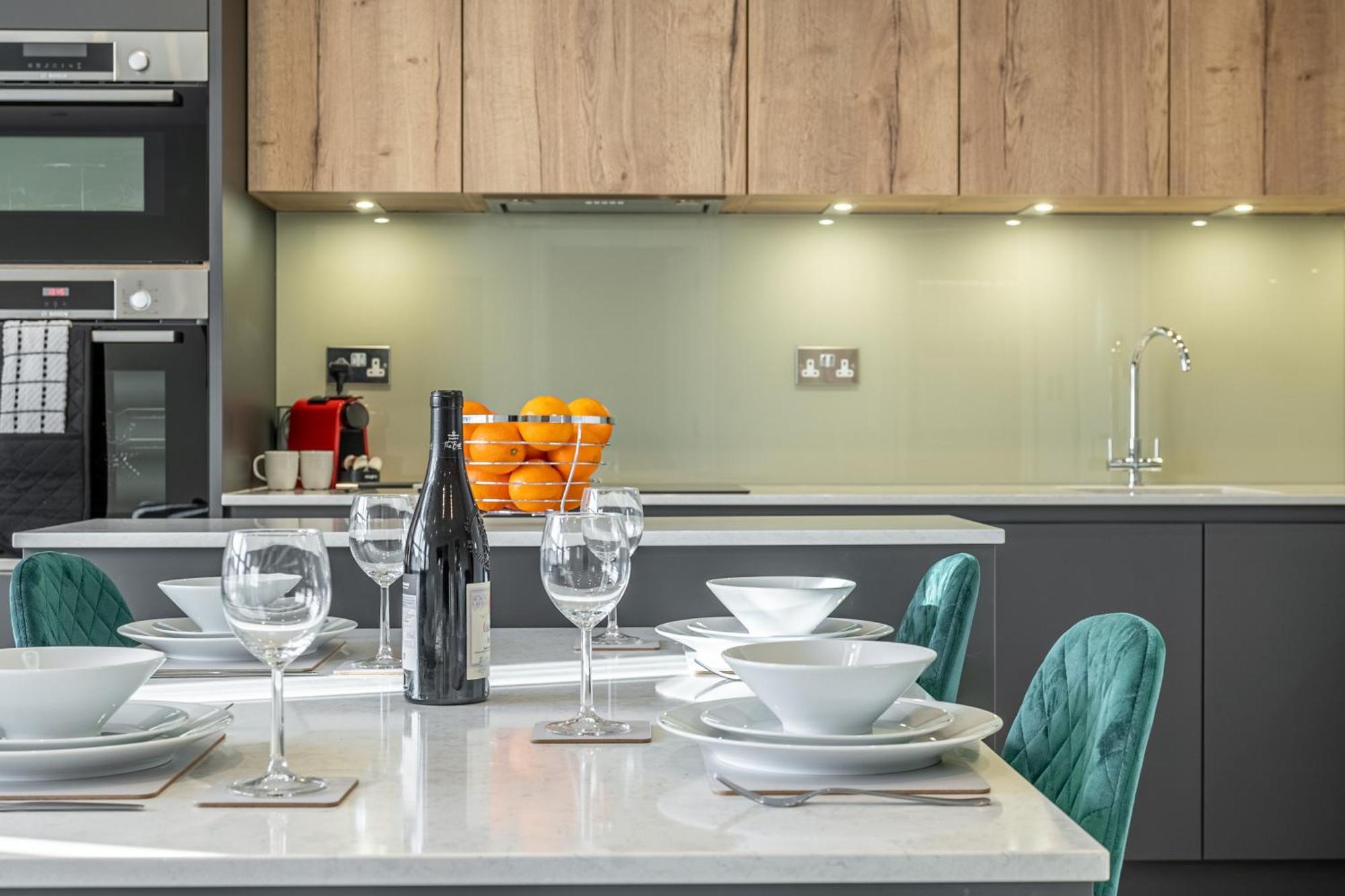 Bond House By Celador Apartments Рединг Екстериор снимка